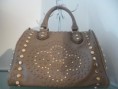 /album/fotogalerij-handtas-met-afgeronde-studs-in-toop/p1020445-jpg1/